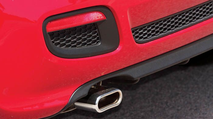 Στην έκδοση Sport το ρετρό εξωτερικό του Fiat 500 γίνεται πιο επιθετικό.